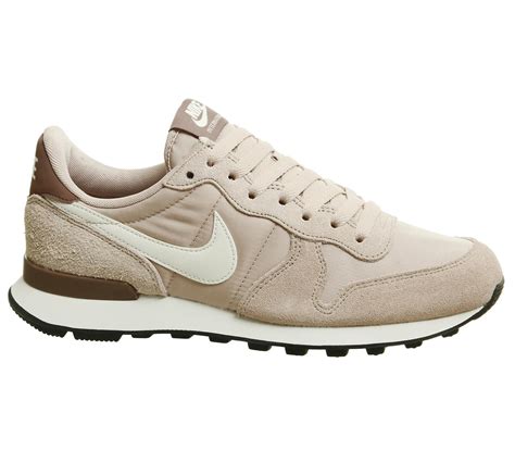 nike sneaker dames beige|casual sneakers nike.